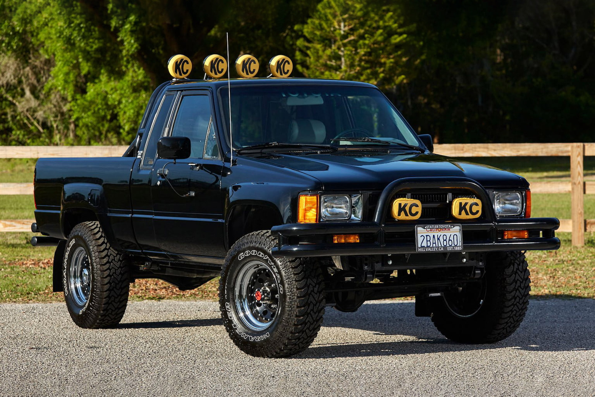 1985 Toyota BTTF Replica Pickup Truck – MEINE JUNGS Magazin